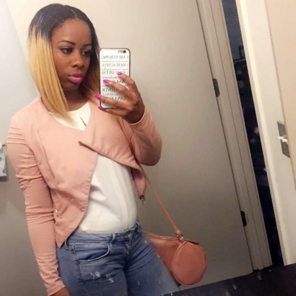 Meet your Posher, Felicia - Picture 1 of 1